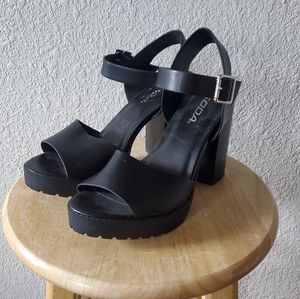 Soda Black Platform Chunky sandal heels